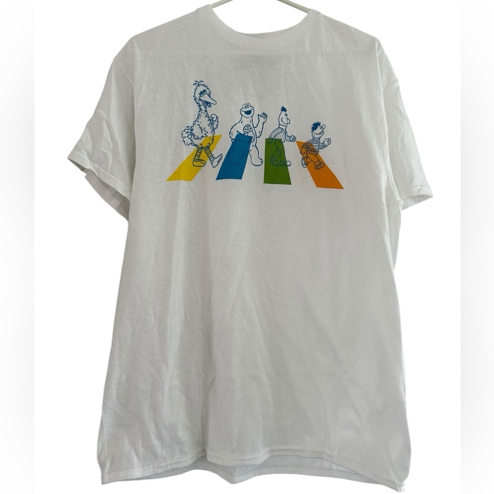 MAD Engine White Unisex Sesame Street Graphic Tee Size L